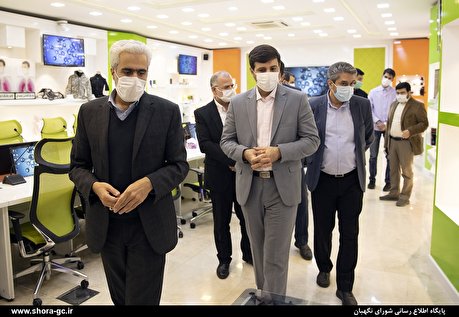 Tahan Nazif visits Iran Nanotechnology Development Headquarters