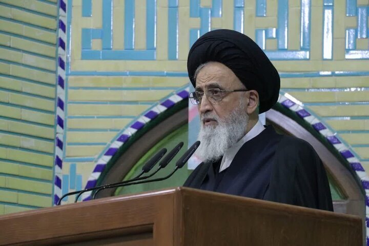 معیشت فرهنگیان مورد توجه مسئولان باشد