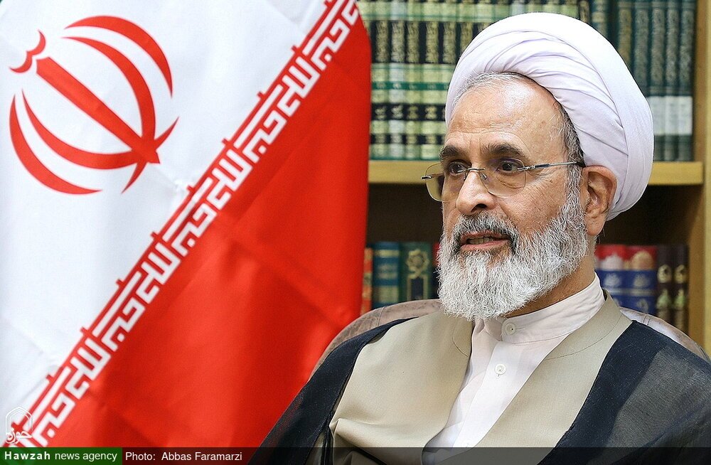 پیام تبریک آیت الله اعرافی به پاپ جدید/ تأکید بر تعاملات علمی، فرهنگی میان حوزه‌های علمیه ایران و واتیکان