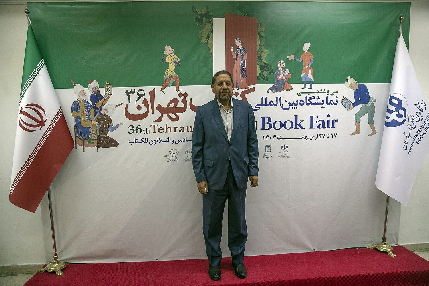 حضور دکتر پروین در نمایشگاه کتاب تهران؛ از پیگیری انتشار خاطرات آزادگان تا مشاهده جدیدترین کتاب‌های حقوقی