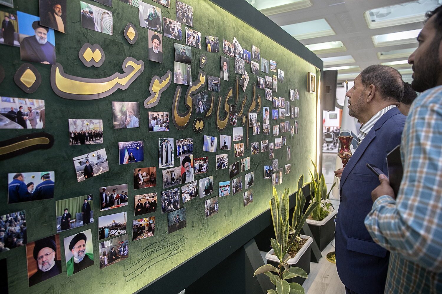 حضور دکتر پروین در نمایشگاه کتاب تهران؛ از پیگیری انتشار خاطرات آزادگان تا مشاهده جدیدترین کتاب‌های حقوقی