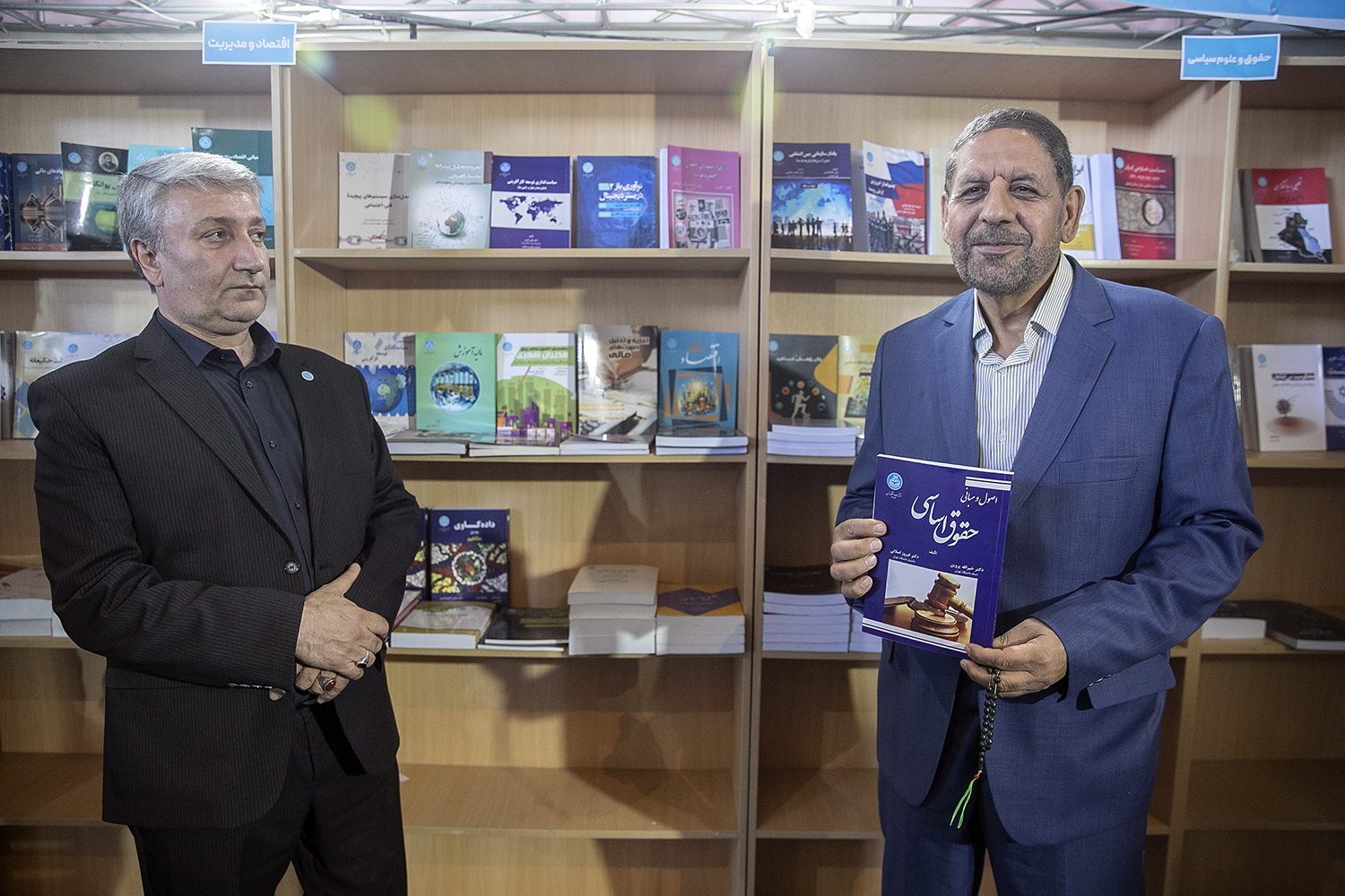 حضور دکتر پروین در نمایشگاه کتاب تهران؛ از پیگیری انتشار خاطرات آزادگان تا مشاهده جدیدترین کتاب‌های حقوقی