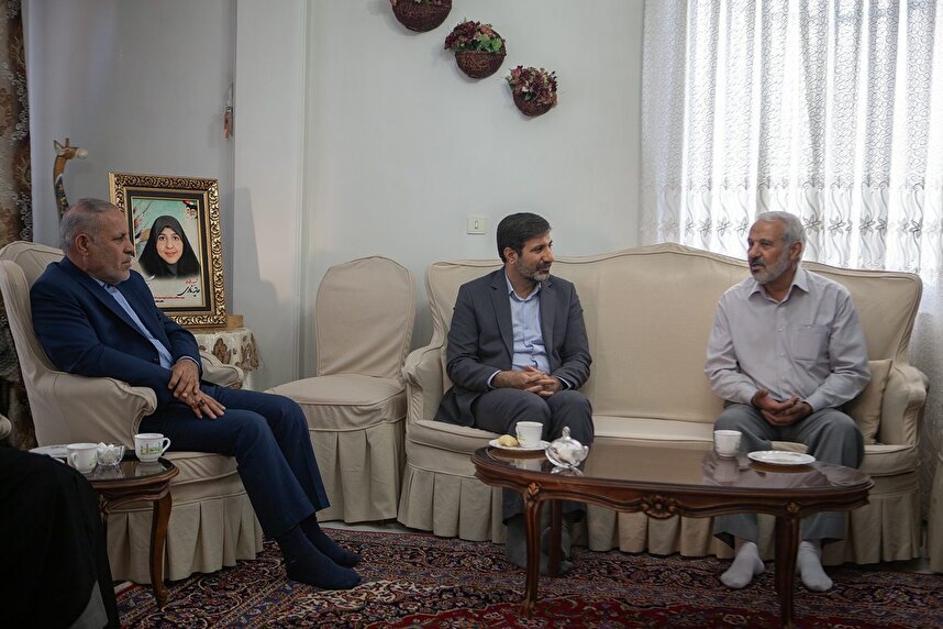 بانوی شهید «حانیه نادری»؛ مربی پیشدبستان و عضو شبکه نظارت که «مایه برکت و افتخار» پدر و مادرش بود/ جرمش همسایگی با یک دانشمند هستهای بود/ دکتر طحاننظیف: قطعه ۴۲ بهشت زهرا (س) نمایشگاه کینهتوزی رژیمصهیونیستی نسبت به مردم ایران است بانوی شهید «حانیه نادری»؛ مربی پیشدبستان و عضو شبکه نظارت که «مایه برکت و افتخار» پدر و مادرش بود/ جرمش همسایگی با یک دانشمند هستهای بود/ دکتر طحاننظیف: قطعه ۴۲ بهشت زهرا (س) نمایشگاه کینهتوزی رژیمصهیونیستی نسبت به مردم ایران است
