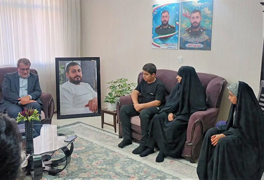 دکتر مولابیگی در دیدار با خانواده شهید ناظر «بهزاد کاشفی ایمانی»: شهادت، اوج اخلاص و عشق به آرمانهاست دکتر مولابیگی در دیدار با خانواده شهید ناظر «بهزاد کاشفی ایمانی»: شهادت، اوج اخلاص و عشق به آرمانهاست